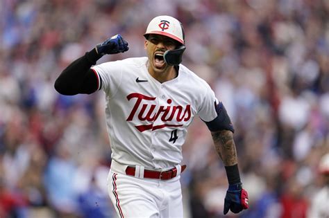 Twins advance for 1st time in 21 years with 2-0 win to sweep Blue Jays behind Gray, Correa